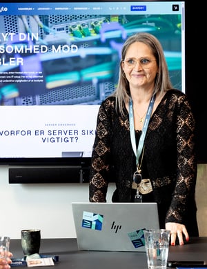 Heidi O foran skærm